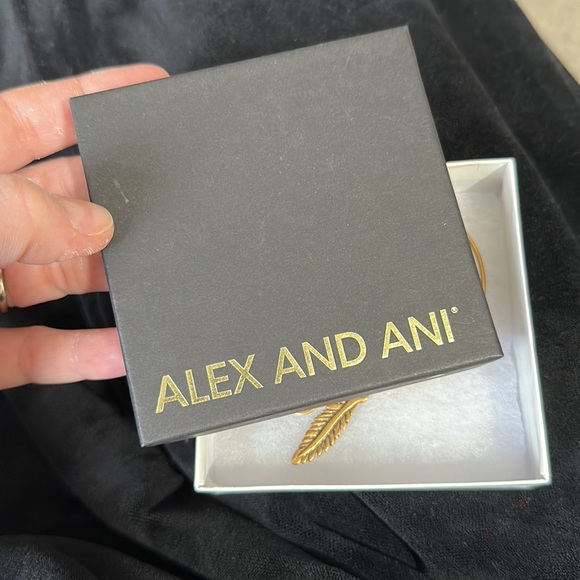 Alex & Ani feather bracelet, NIB - Picture 2 of 2